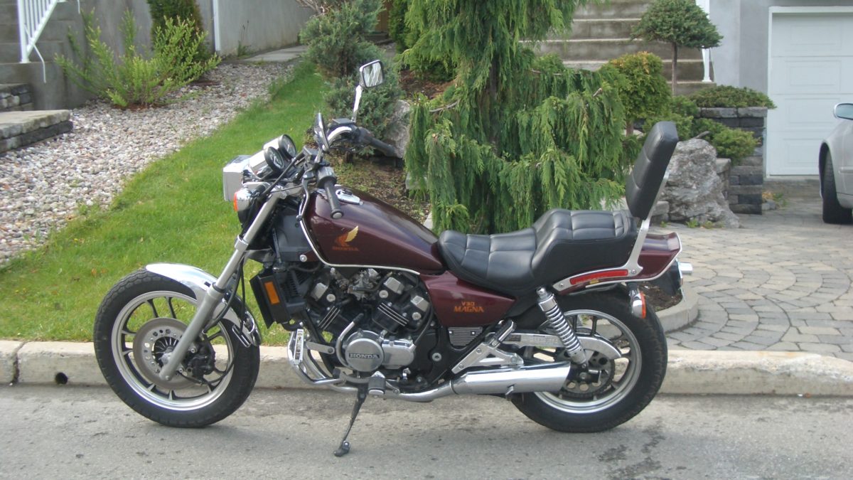 Honda Magna V30